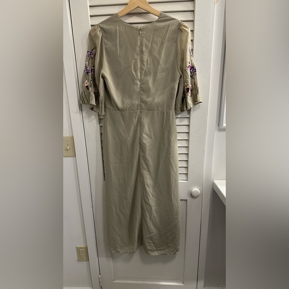 Hope & Ivy Embroidered Sage Dress - Picture 3 of 3